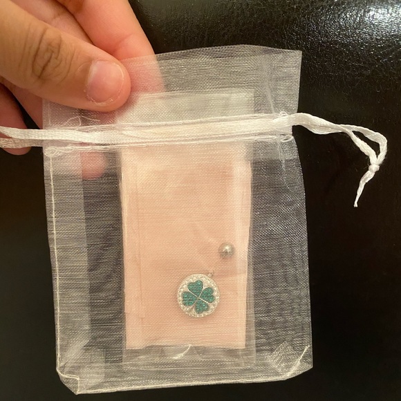 Jeweled Shamrock Belly Button Ring - Picture 4 of 4